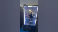 Pronto per la spedizione negli Stati Uniti, lo schermo e' inserito e il distributore automatico ha un'esperienza migliore