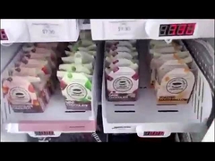 Distributori automatici congelati che vendono carne ed il gelato con un sistema di pagamento senza contatto su Singapore