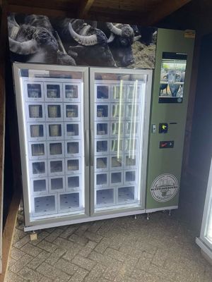 21.5 pollici touchscreen Sustainable Cheese Vending Machine Sistema di raffreddamento avanzato Controllo della temperatura da -22°C a 20°C