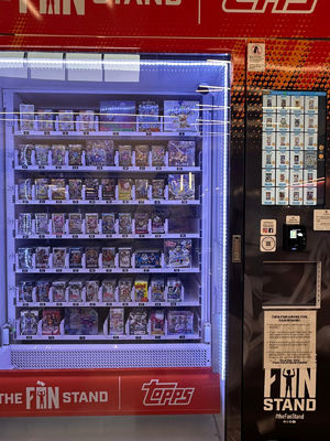 Macchine vendite a self-service ad alta capacità con schermo tattile da 21,5 pollici e 6 piani * 10 slot Capacità per il caso del cliente